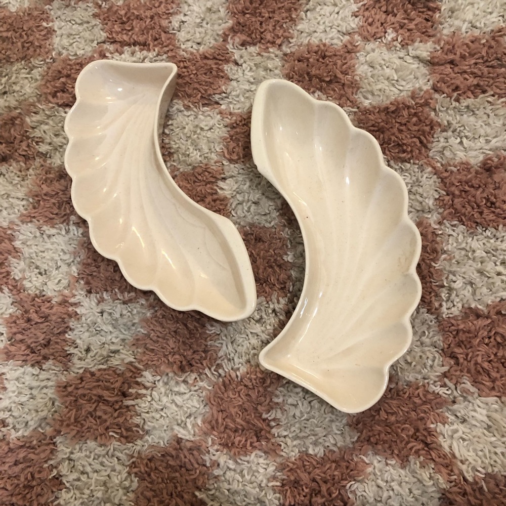 Vintage Lane & Co. Vanhuys Wing Cream Ceramic side dishes
